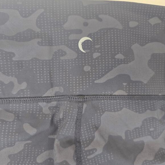 Zyia Active Luxe Hi Rise Leggings 7/8 Battlefield Camo - Size 4 - Picture 9 of 11